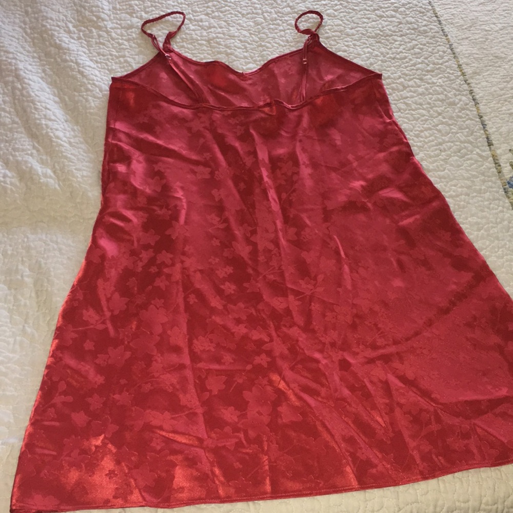 Beautiful Red Night Gown - Picture 3 of 5